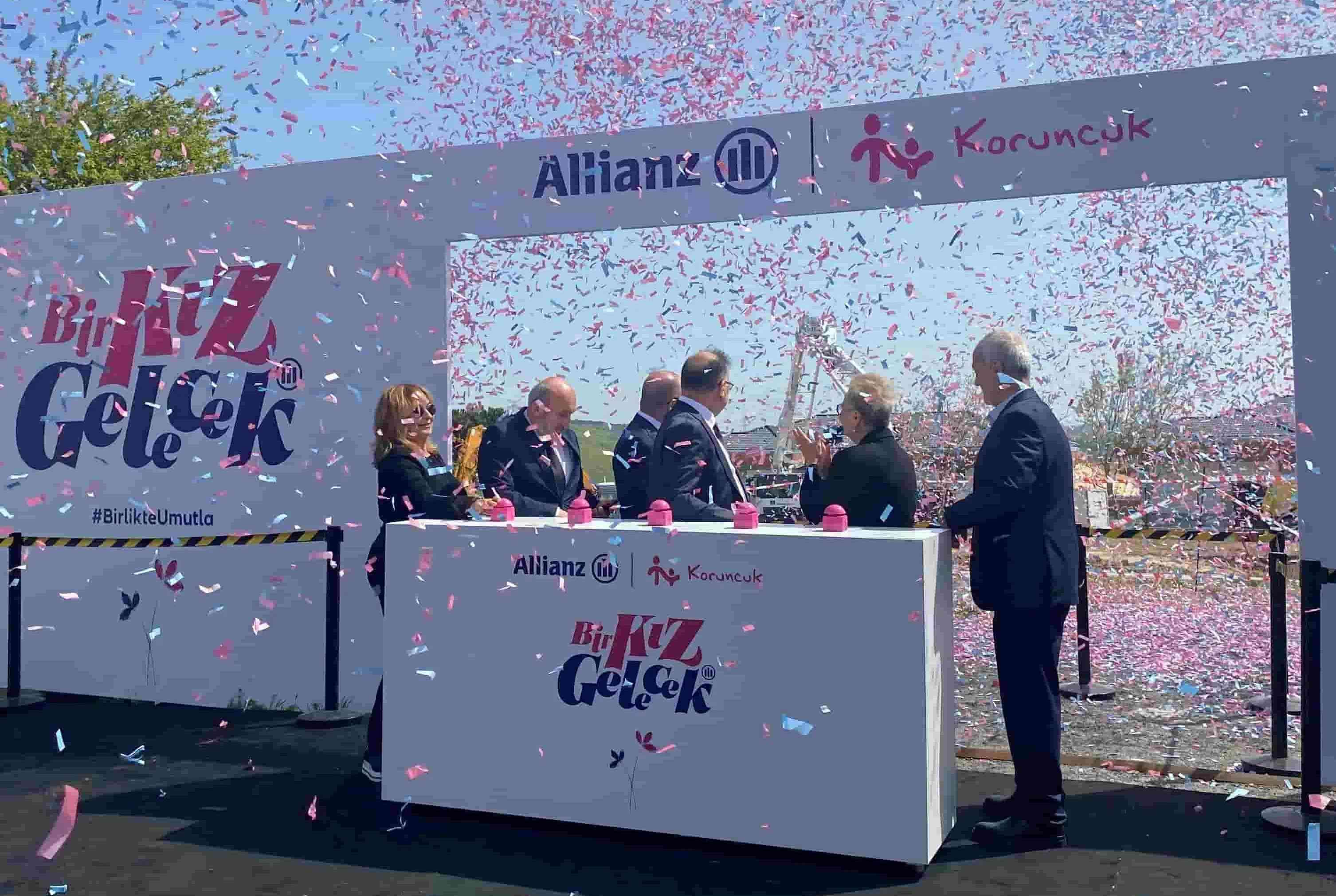 Allianz ve Koruncuk iş birliğiyle düzenlenen 'Bir Kız Gelecek' etkinliğinde, katılımcılar konfeti yağmuru altında kutlama yapıyor.