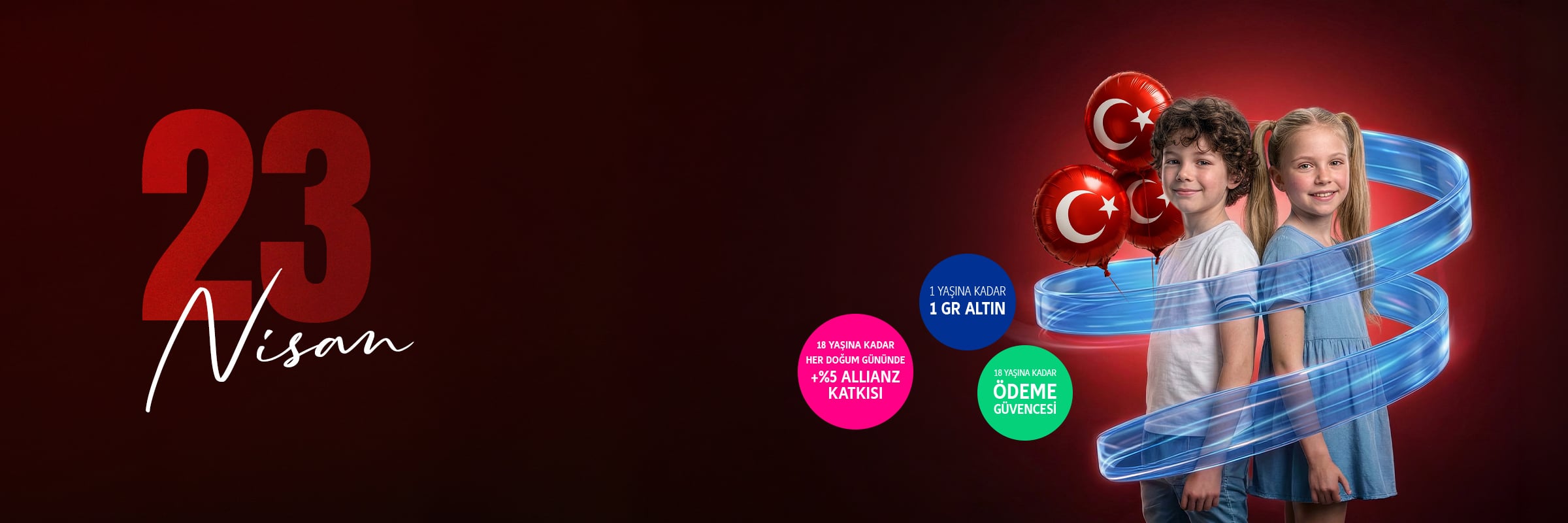 Allianz güvencesiyle parlayan, Türk bayraklı balonlarla 23 Nisan'ı kutlayan iki mutlu çocuk.