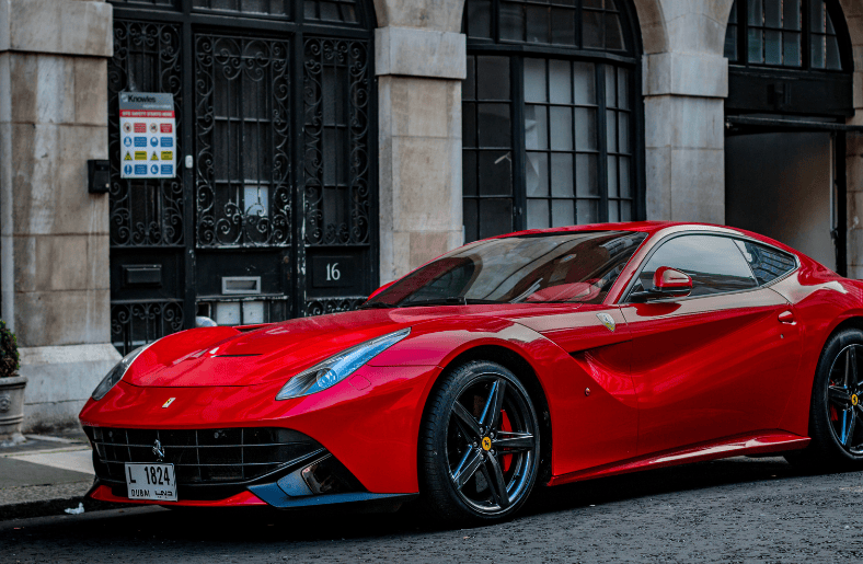 italyan araba markaları ferrari
