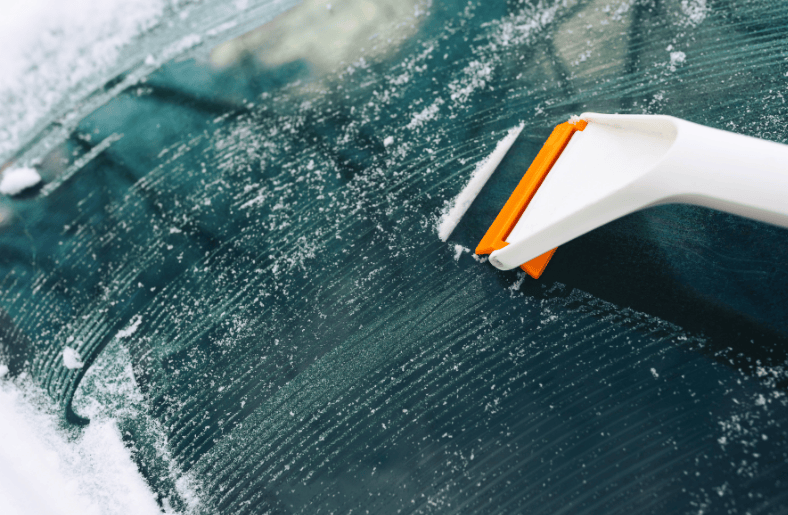 Ön Camınızı Çizmeden Buz Nasıl Çözülür